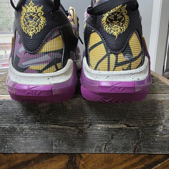 ++ Nike LeBron Witness 7 GS "Lakers Graffiti" (FD0209-001) - Picture 4 of 5